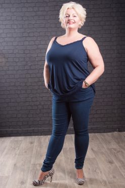 Havana top donkerblauw met kanten schouderbandjes